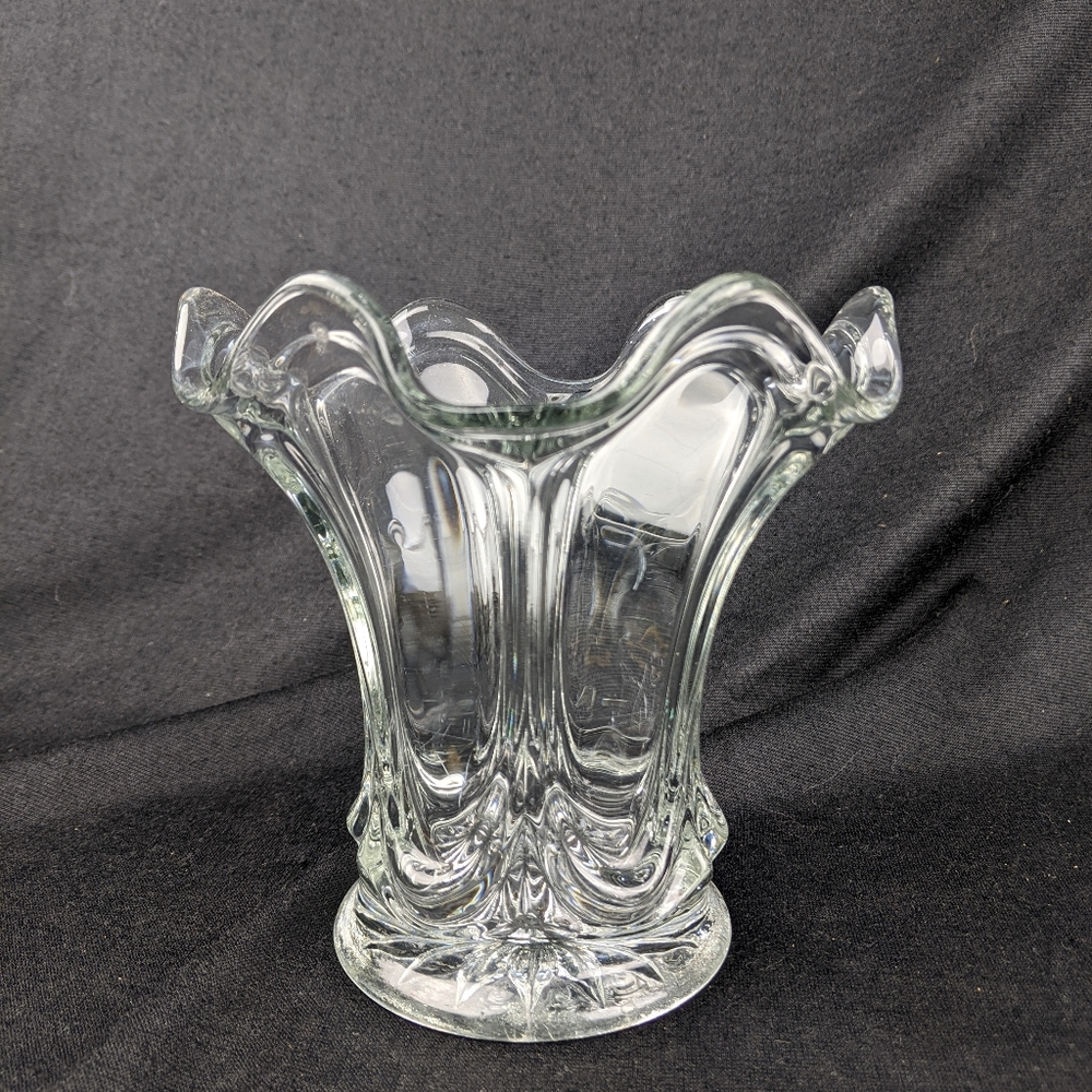 Vintage Heisey glass starburst bottom wavy edge vase